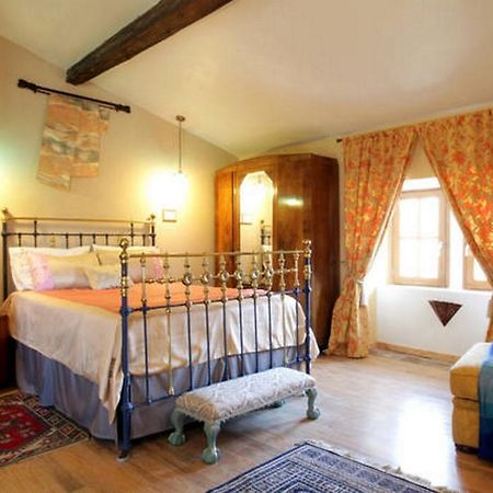 Maison De Textile Apartment Montolieu Bagian luar foto